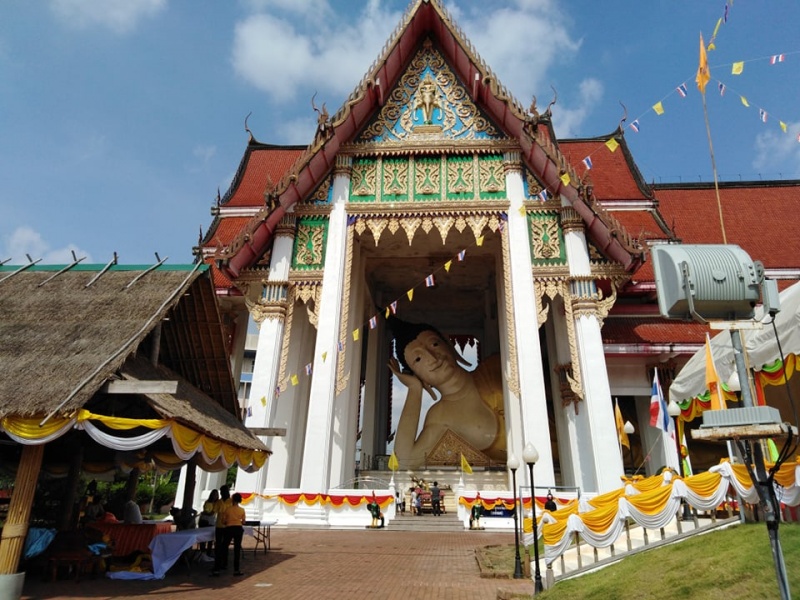 หาดใหญ่ | ชวนร่วมงานประเพณีบุญเดือนห้าห่มผ้าพระนอน  และพิธียกช่อฟ้าสุวรรณฉัตรศาลาการเปรียญ ณ วัดมหัตตมังคลาราม (วัดหาดใหญ่ใน)  || Hatyaifocus.Com